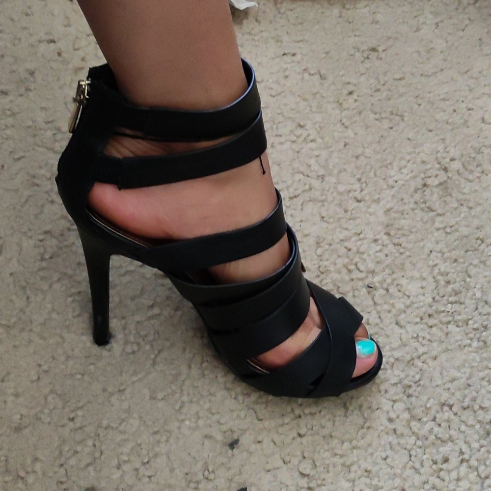 Black Strap high heels Steve Madden